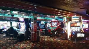 Philippine player browsing the jlbet link slot game lobby on a mobile phone